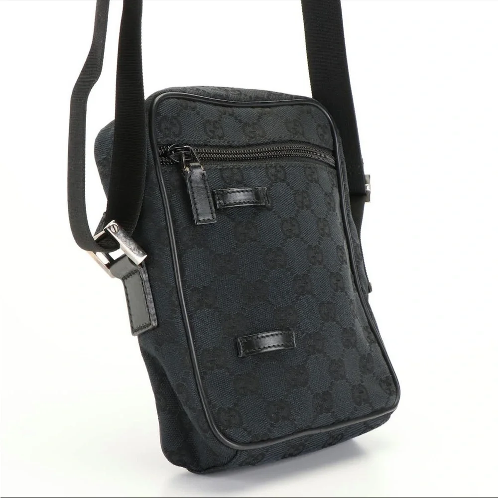 Gucci Crossbody Messenger Bag in Black GG Canvas Luxury Designer Authentic Italy